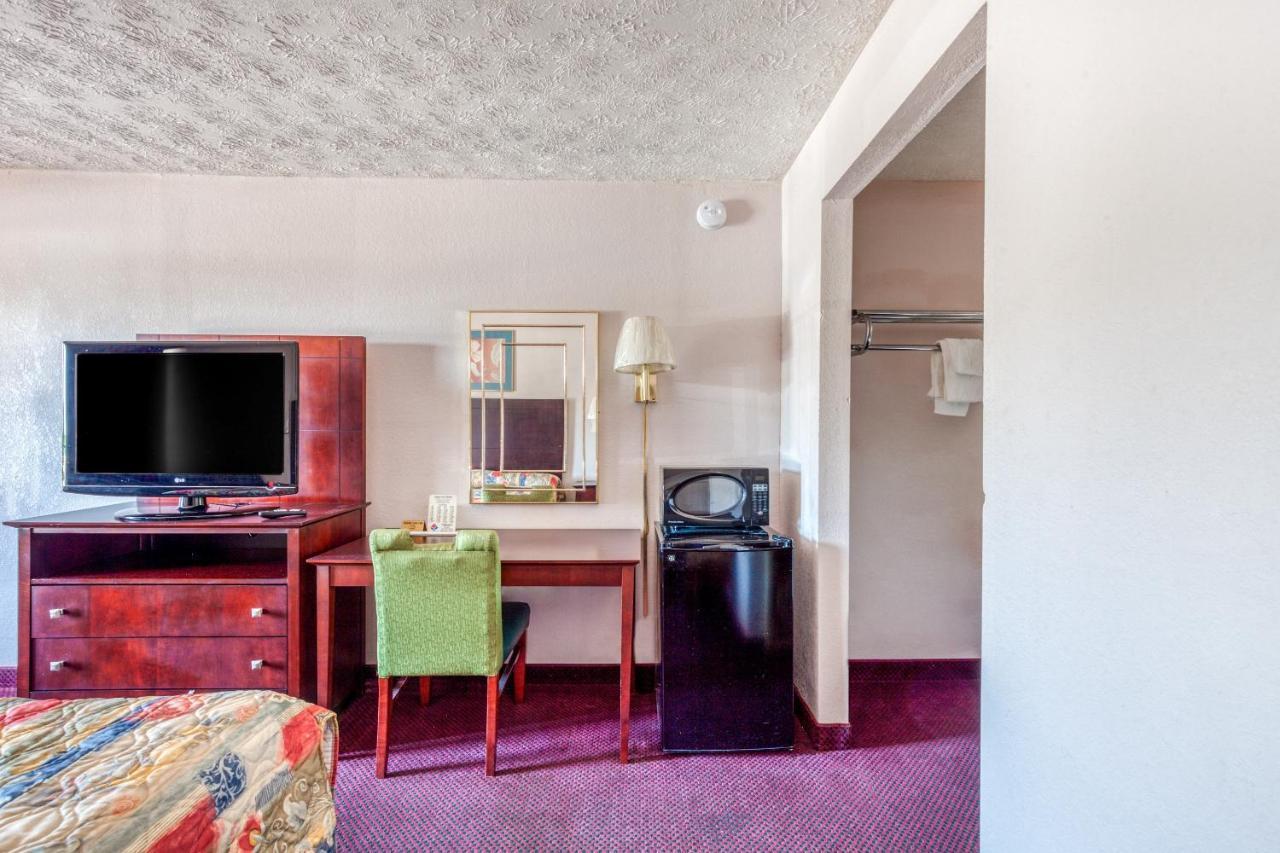 Oyo Hotel Decatur I-20 East & Wesley Club Dr Exterior foto